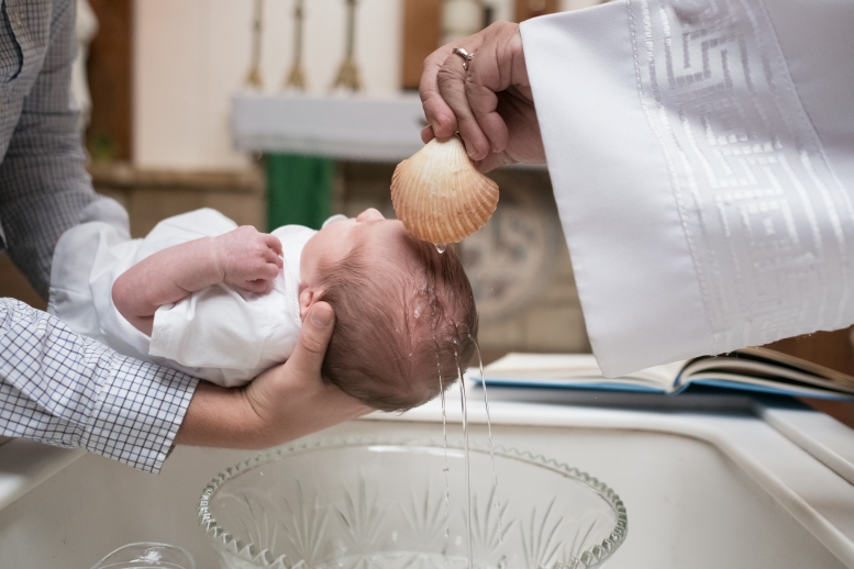 Sfaturi pentru alegerea unui fotograf pentru botez