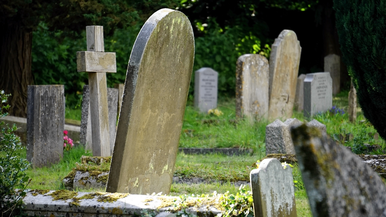 Metode de inmormantare si cum a aparut ideea de inmormantare