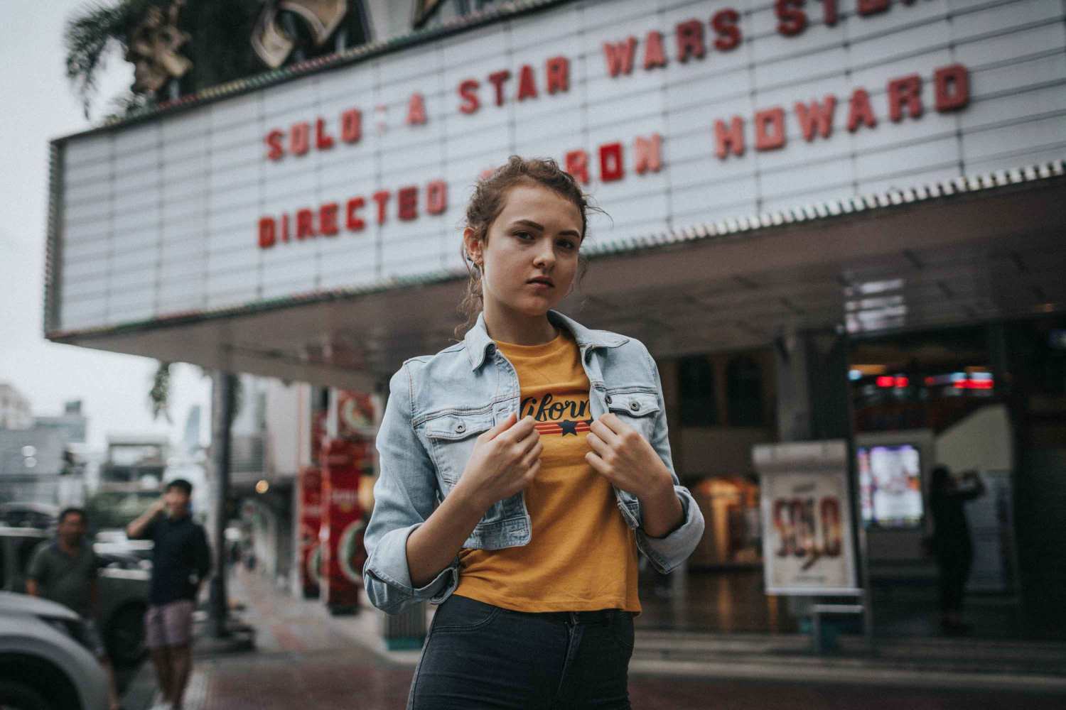 Cum să ai cele cool și actuale ținute inspirate din moda anilor 2000