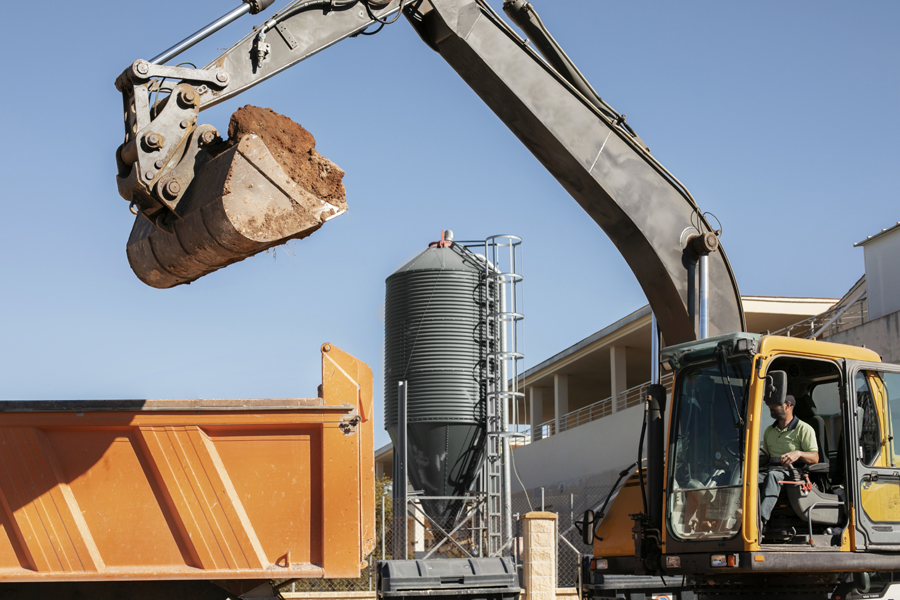 Transportul materialelor de construcții: de ce e important să alegi servicii profesionale