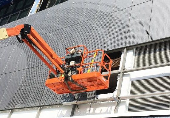 Cum influențează greutatea materialului procesul de instalare a panourilor traforate?