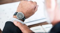 Este recomandat să fac ajustări manuale frecvente la un ceas automatic?
