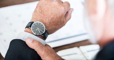 Este recomandat să fac ajustări manuale frecvente la un ceas automatic?