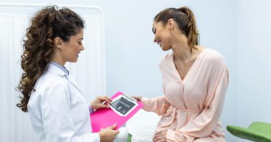 De ce medicii recomandă ecografia mamară femeilor tinere?