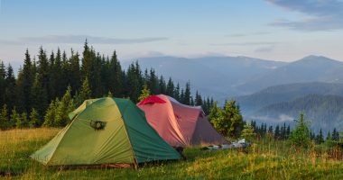 Ce accesorii de camping sunt subestimate dar extrem de utile?