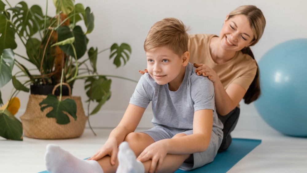 Cum poate kinetoterapia să țină departe accidentările copiilor care fac sport de performanță