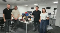 UZINEX deschide la Iași primul centru din România unde persoanele cu dizabilități locomotorii învață gratuit să programeze roboți industriali